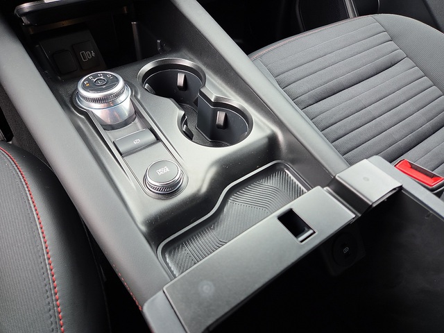 2025 Ford Explorer ST-Line RWD