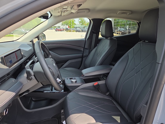 2024 Ford Mustang Select RWD Mach-E