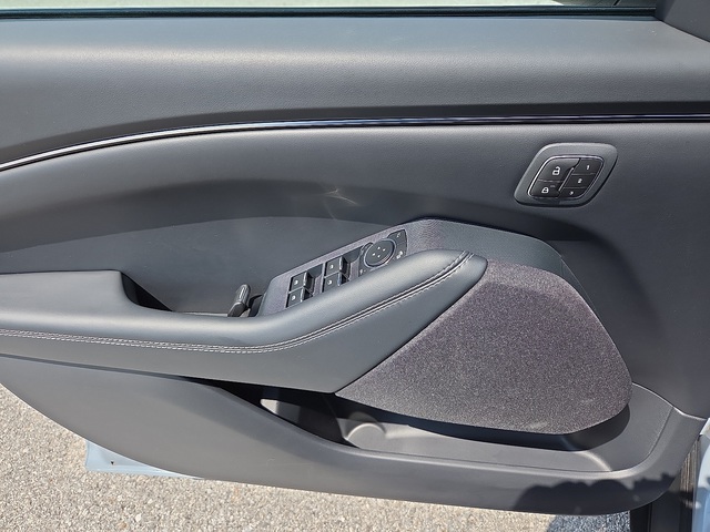 2024 Ford Mustang Select RWD Mach-E