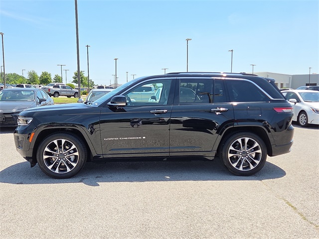 2023 Jeep Grand Cherokee Overland 4WD