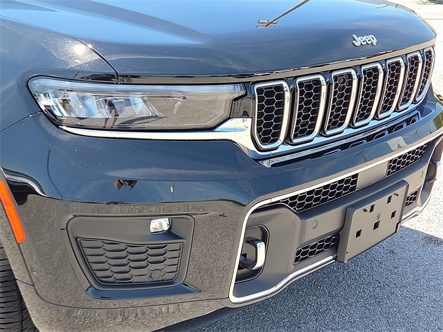 2023 Jeep Grand Cherokee Overland 4WD