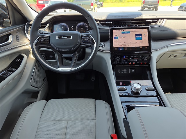2023 Jeep Grand Cherokee Overland 4WD