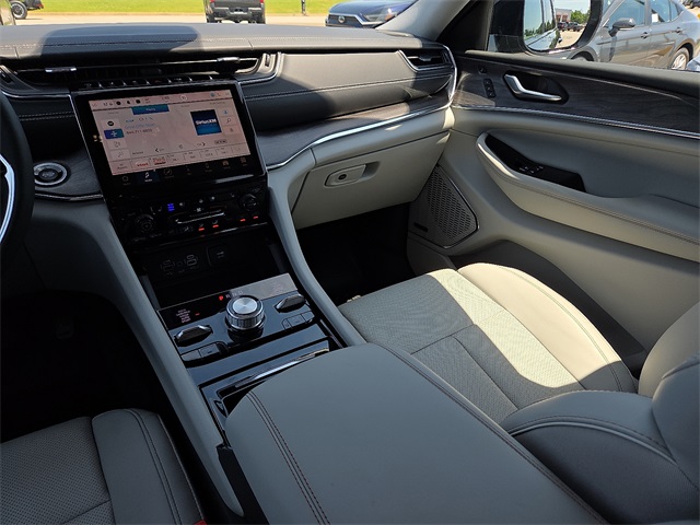 2023 Jeep Grand Cherokee Overland 4WD