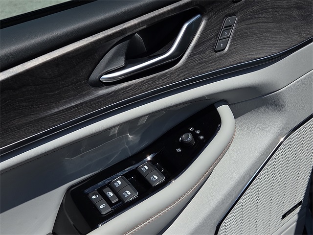 2023 Jeep Grand Cherokee Overland 4WD