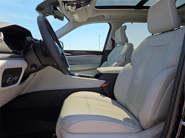 2023 Jeep Grand Cherokee Overland 4WD