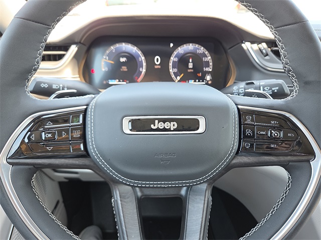2023 Jeep Grand Cherokee Overland 4WD