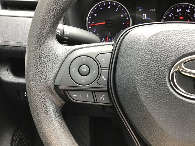 2020 Toyota RAV4 LE FWD