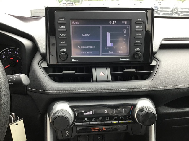 2020 Toyota RAV4 LE FWD