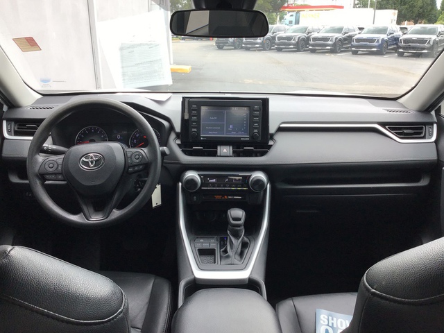 2020 Toyota RAV4 LE FWD