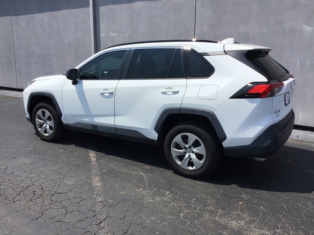 2020 Toyota RAV4 LE FWD