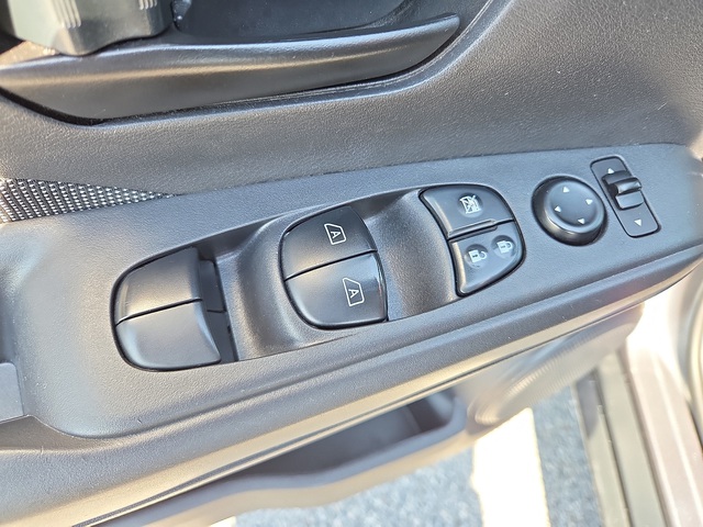 2020 Nissan Kicks S FWD