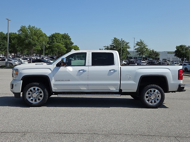2018 GMC Sierra 2500HD Denali 4WD 153WB