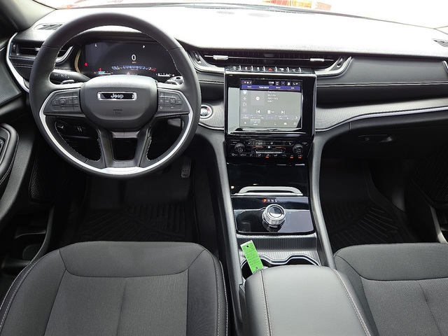 2024 Jeep Grand Cherokee Laredo X 4WD L