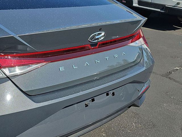 2023 Hyundai Elantra SE