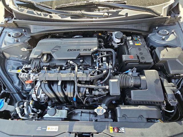 2023 Hyundai Elantra SE