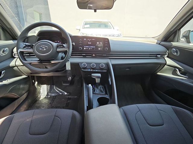 2023 Hyundai Elantra SE