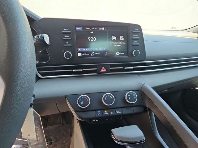 2023 Hyundai Elantra SE