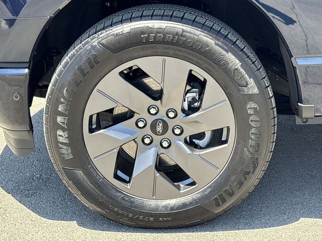 2023 Ford F-150 Lightning Lariat 4WD 5.5ft Box