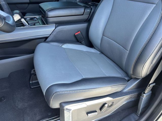 2023 Ford F-150 Lightning Lariat 4WD 5.5ft Box