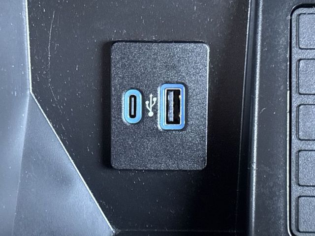 2023 Ford F-150 Lightning Lariat 4WD 5.5ft Box