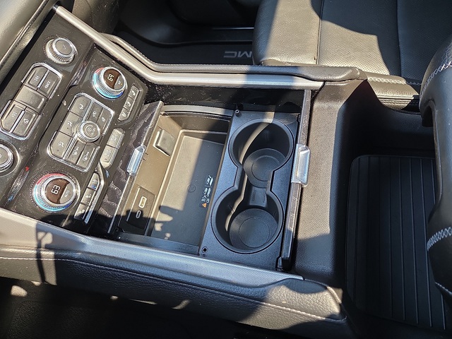 2024 GMC Yukon Denali 4WD