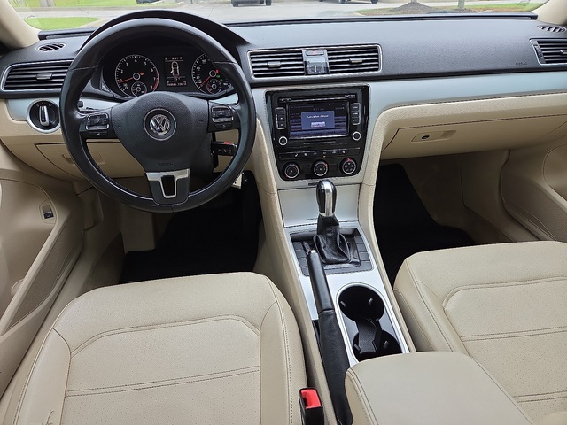 2013 Volkswagen Passat SE