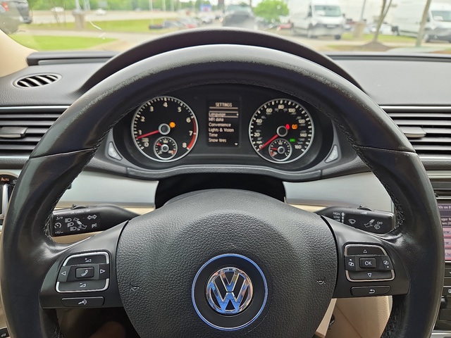 2013 Volkswagen Passat SE