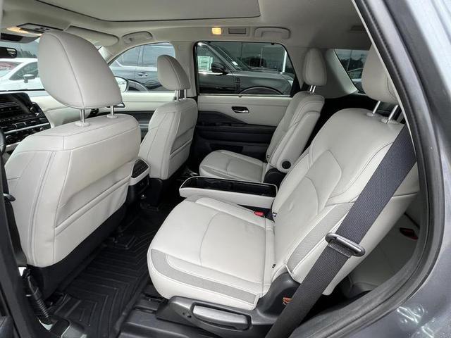 2024 Nissan Pathfinder SL 4WD