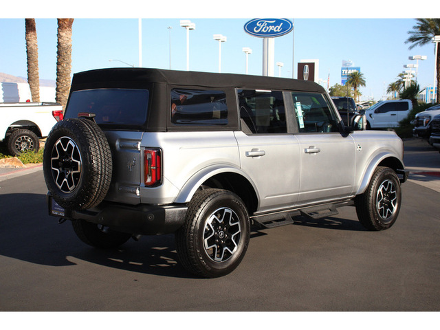 2023 Ford Bronco Base 4 dr 4WD