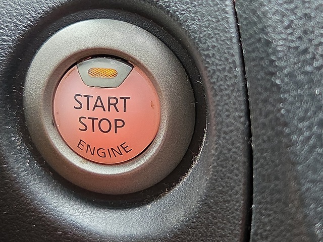 2014 Nissan Juke SV FWD