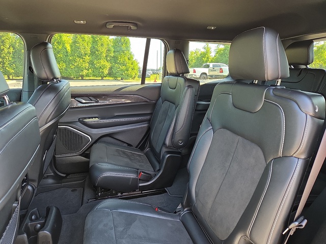 2022 Jeep Grand Cherokee Altitude 4WD L