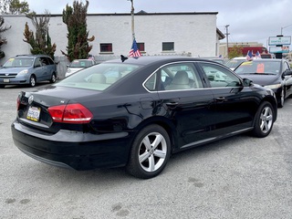 2012 Volkswagen Passat SE w/Sunroof PZEV