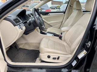2012 Volkswagen Passat SE w/Sunroof PZEV