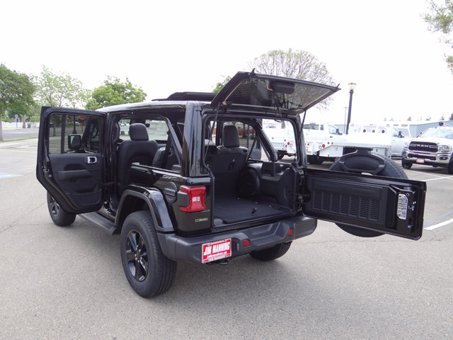 2020 Jeep Wrangler Unlimited Sahara Altitude 4WD photo