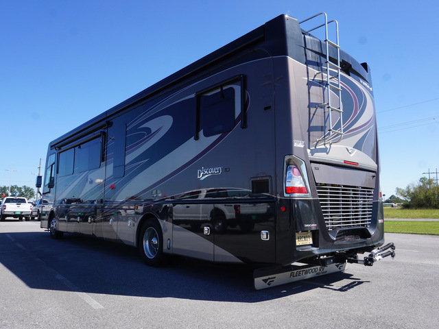 The 2018 FLEETWOOD RV Discovery LXE