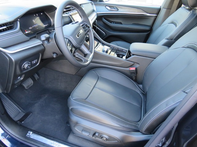2023 Jeep Grand Cherokee L Overland 2WD photo