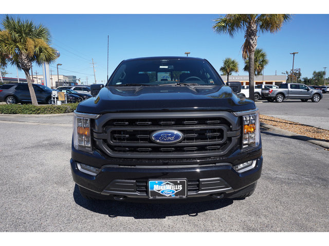 The 2022 Ford F-150 XLT 4WD 5.5ft Box