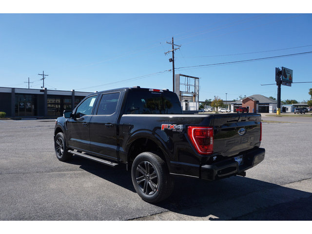 The 2022 Ford F-150 XLT 4WD 5.5ft Box