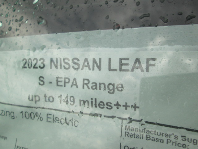 2023 Nissan LEAF S photo