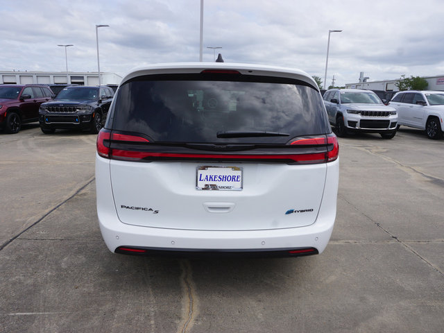2023 Chrysler Pacifica Touring L FWD Hybrid photo