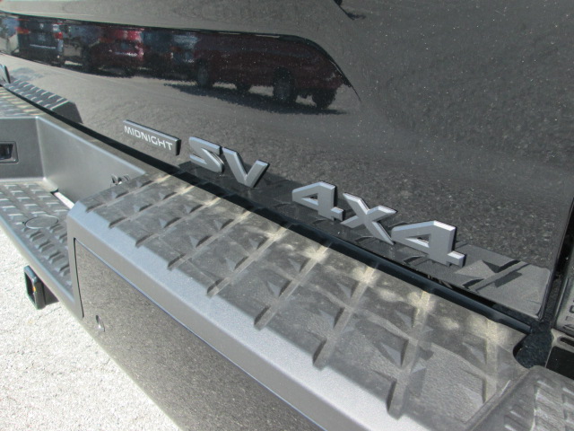 2023 Nissan Titan SV 4WD photo