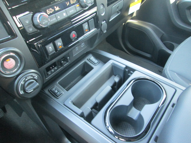 2023 Nissan Titan SV 4WD photo