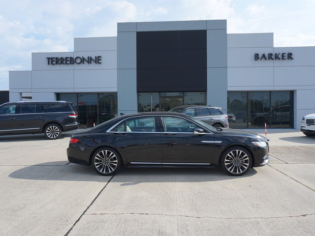 The 2018 Lincoln Continental Select FWD photos