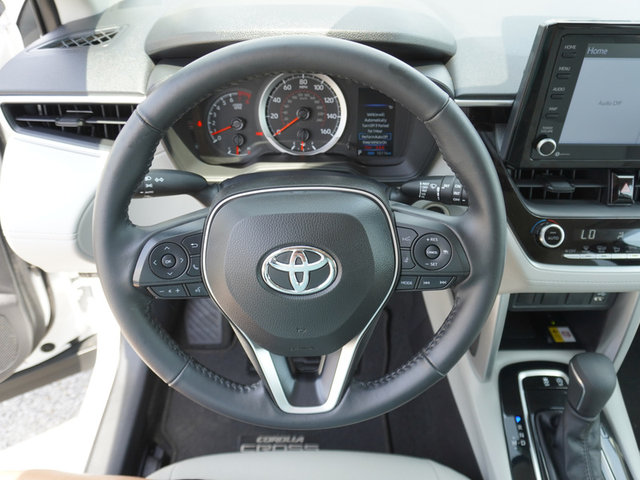 2022 Toyota Corolla Cross LE 2WD photo