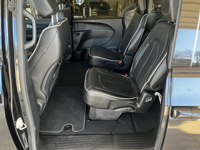 2022 Chrysler Pacifica Limited FWD photo
