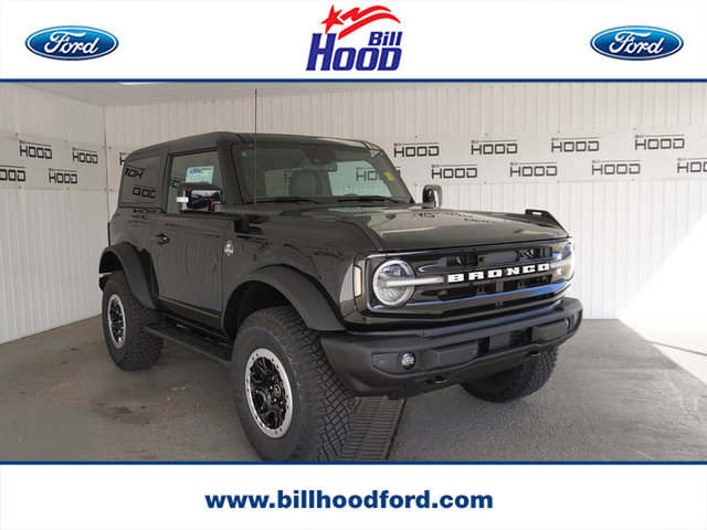 The 2023 Ford Bronco Outer Banks 2 Dr 4WD photos