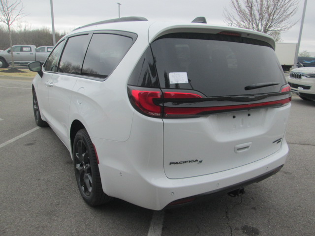 2024 Chrysler Pacifica Limited AWD photo