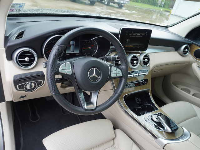 2019 Mercedes-Benz GLC-Class GLC300 photo