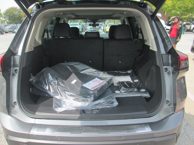 2025 Nissan Rogue FWD SV photo