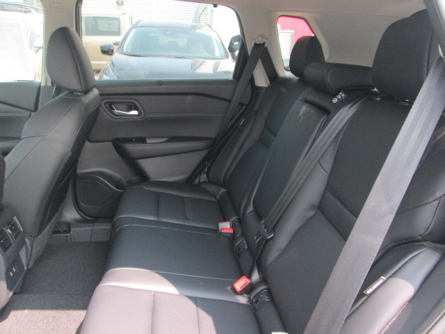 2025 Nissan Rogue FWD SV photo
